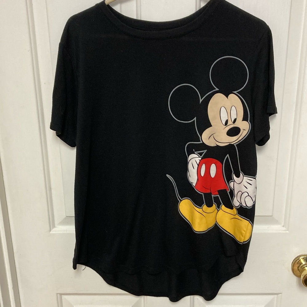 3/$20…bundle and save …
Mickey and Minnie Disney tee size 3xl